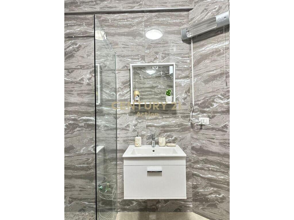 LUXURY APARTMENT FOR RENT IN MYSLYM SHYRI, NEAR THE BANK OF ALBANIA!