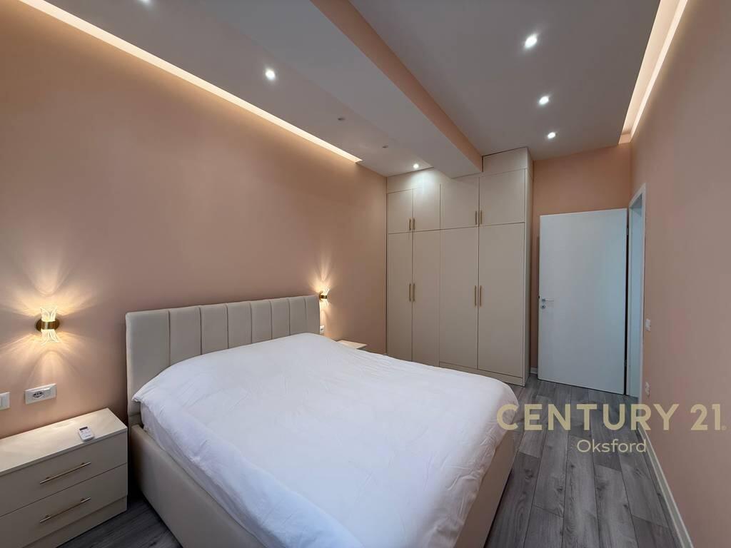 We rent a modern 1+1 apartment at the Dry Lake, at "Radisson" !