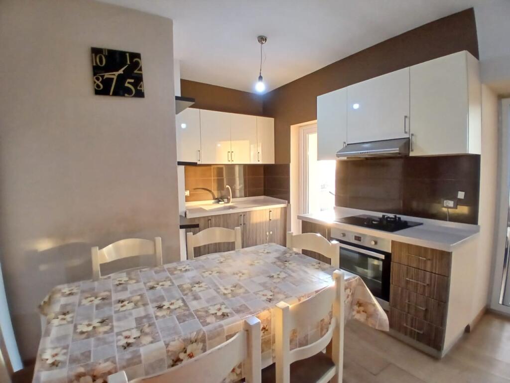 Jepet Me Qera Apartament 2+1+1 Ballkon