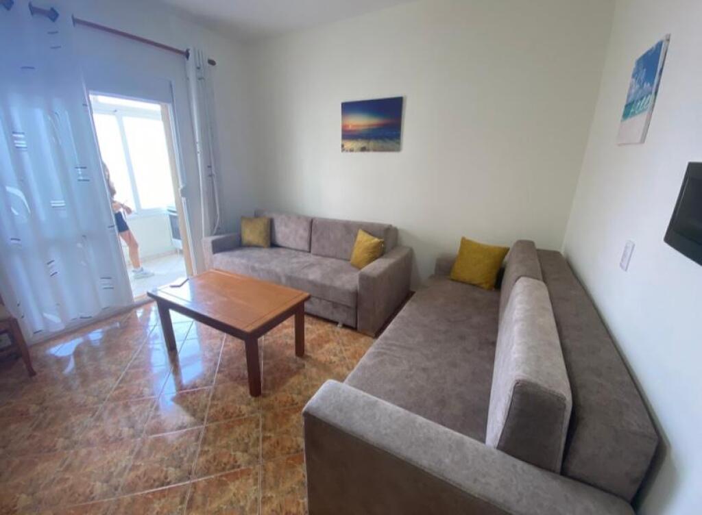 Jeper Apartament Me qera Vlore Lungo Mare