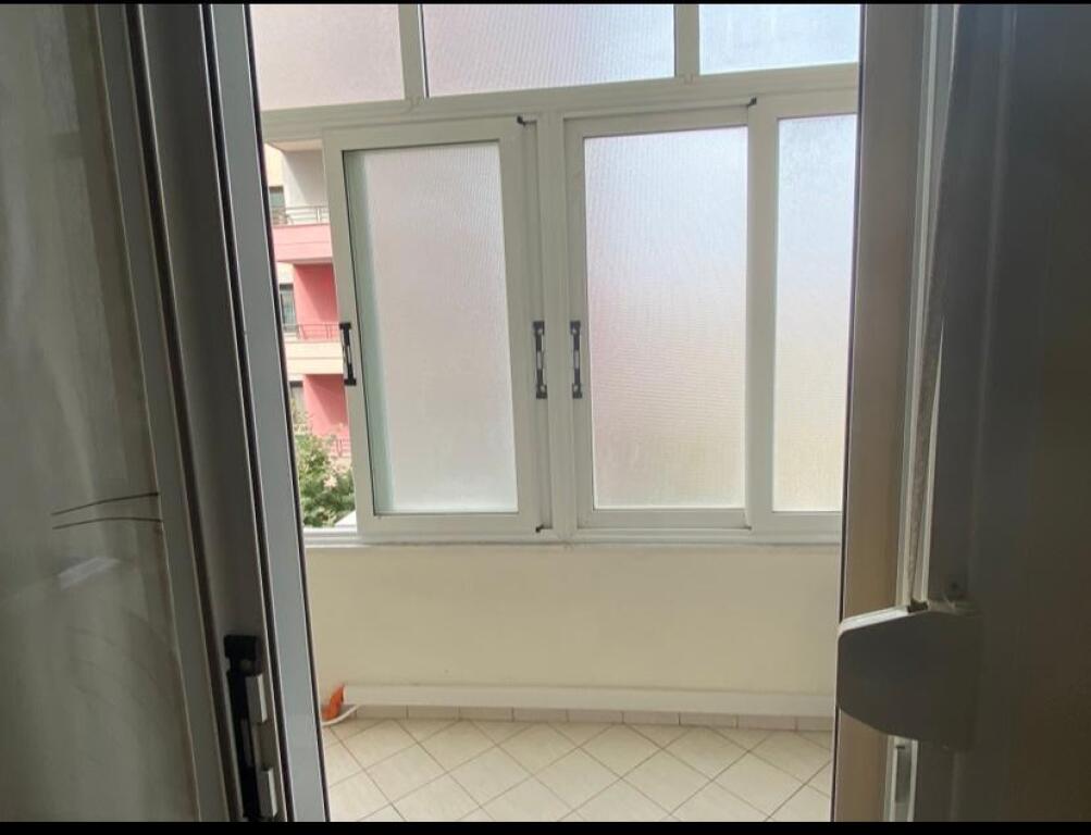Jeper Apartament Me qera Vlore Lungo Mare