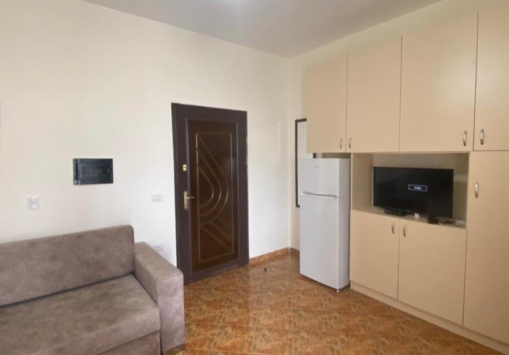 Jeper Apartament Me qera Vlore Lungo Mare