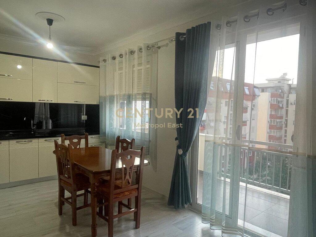 JEPET ME QIRA APARTAMENT 3+1 I MOBILUAR, NE ZONEN E FRESKUT