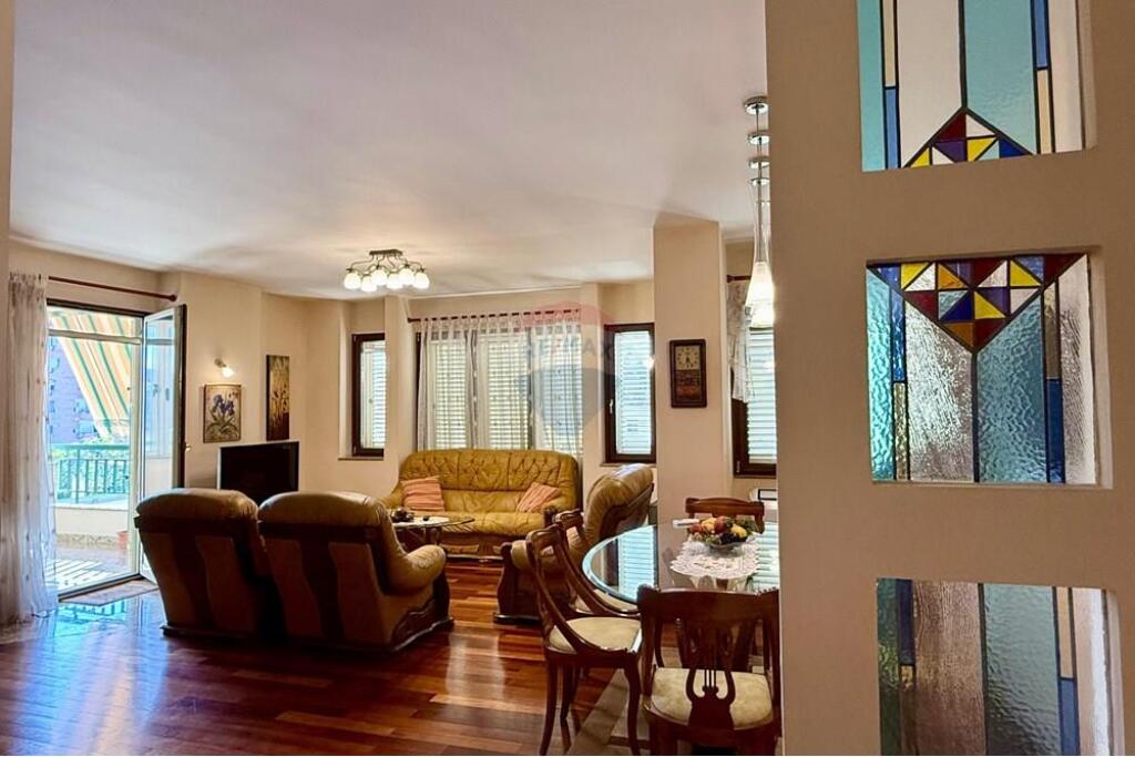 APARTAMENT 3+1 PËR QIRA QENDËR,