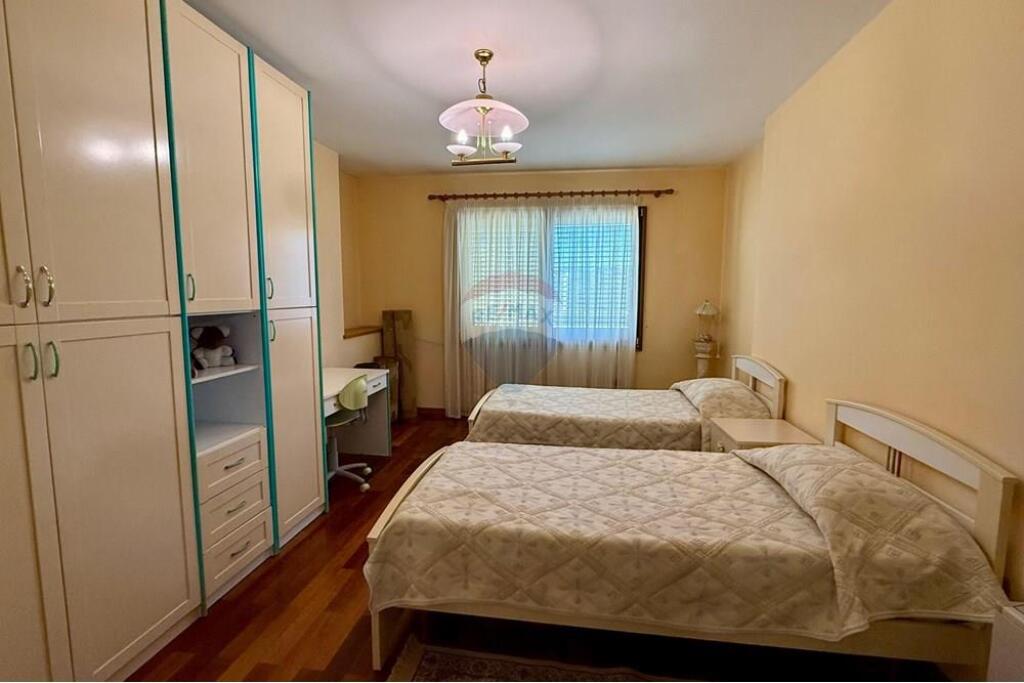APARTAMENT 3+1 PËR QIRA QENDËR,