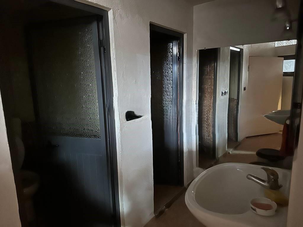 LOCALE COMMERCIALE IN AFFITTO VICINO ALLA SCUOLA BAJRAM CURRI 800 € /Mese