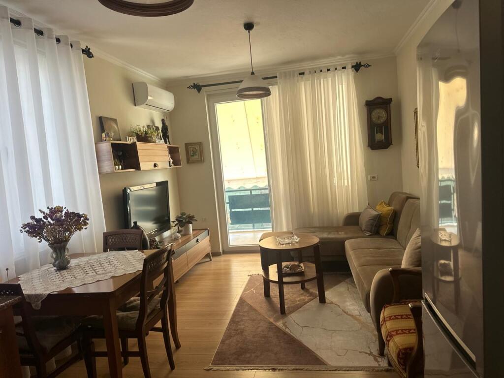 Shitet apartament 1+1 ne golem