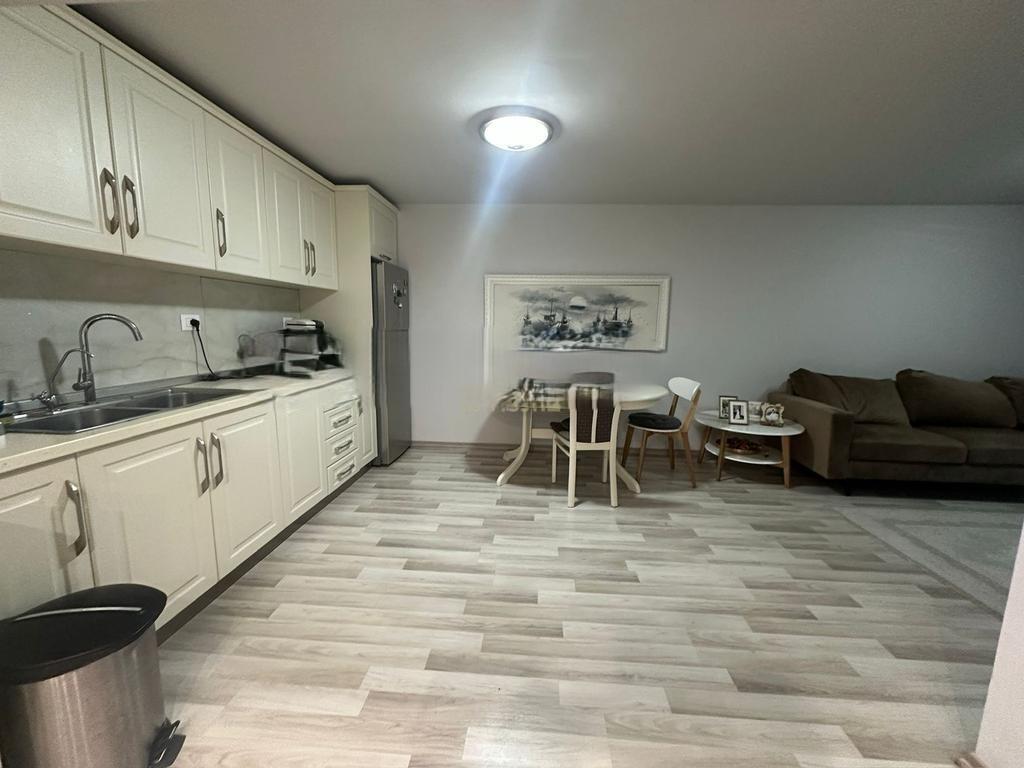 Shitet apartament 2+ 1 te Mbi kalimi i Komunes se Parisit 160,000 €