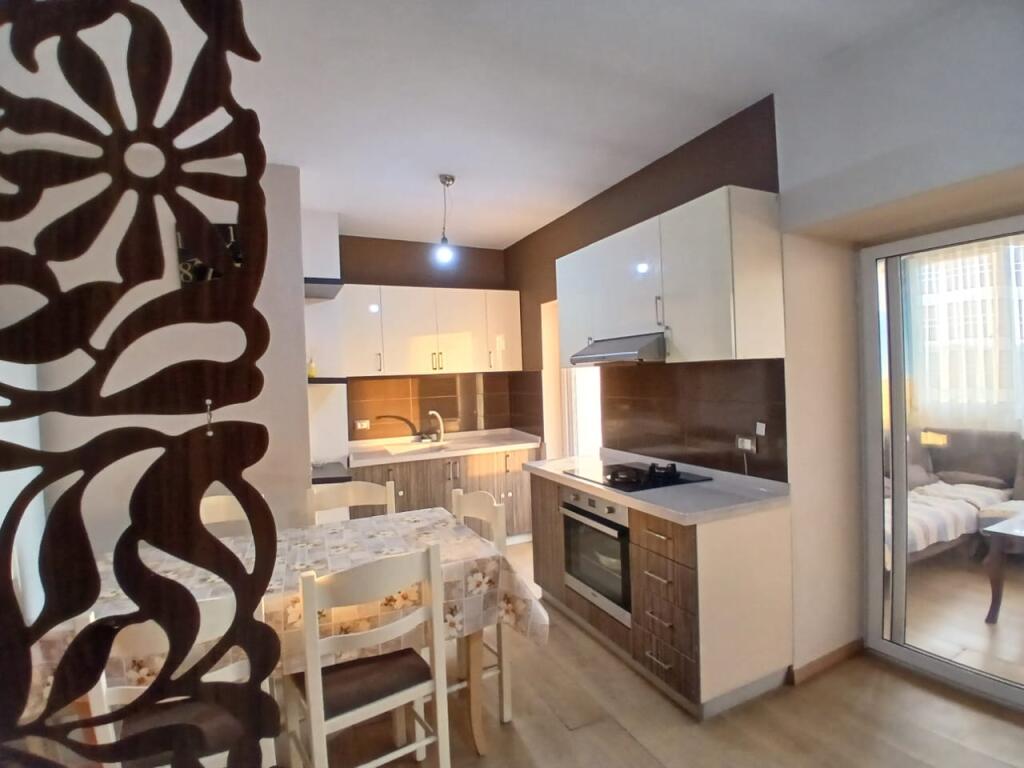 Jepet Me Qera Apartament 2+1+1 Ballkon