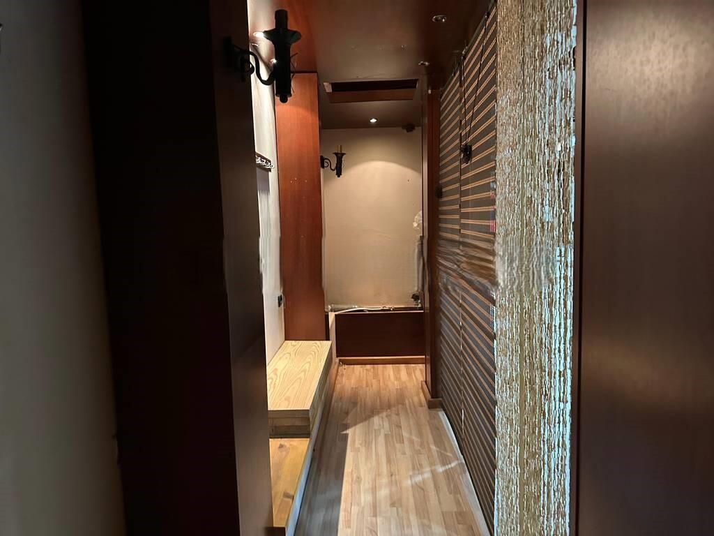 LOCALE COMMERCIALE IN AFFITTO VICINO ALLA SCUOLA BAJRAM CURRI 800 € /Mese