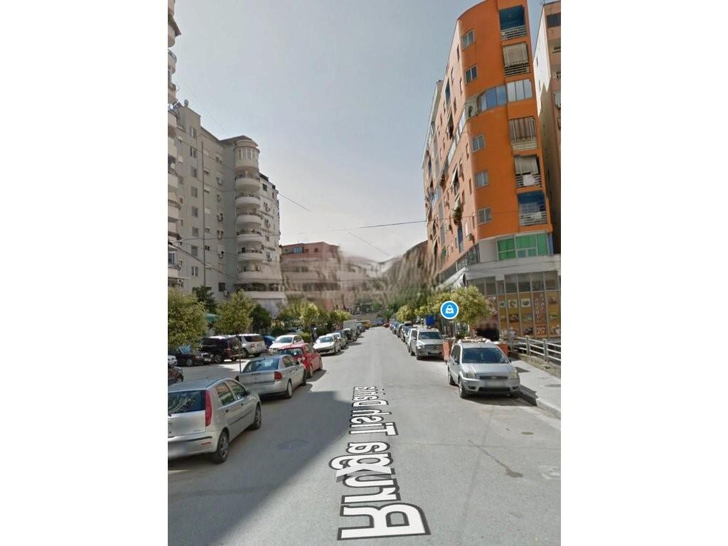 KOMUNA PARISIT, SHITET AMBIENT KOMERCIAL 70,000 €