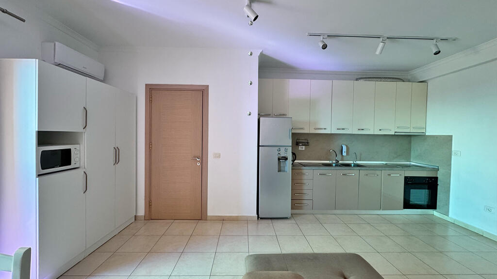 Appartamento 1+1 con ampia terrazza e splendida vista mare a Durazzo