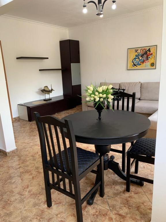 Jepet me qera apartament 1+1 | Kombinat