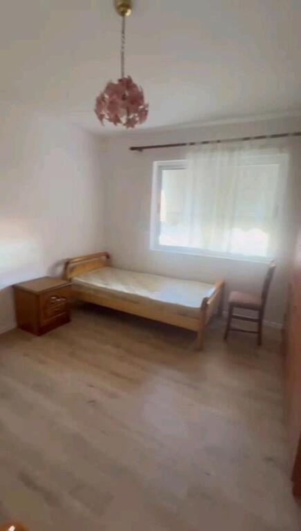 AFFITTASI 1+1 VIA NIKO AVRAMI SCUOLA BAJRAM CURRI 45.000 LEKE