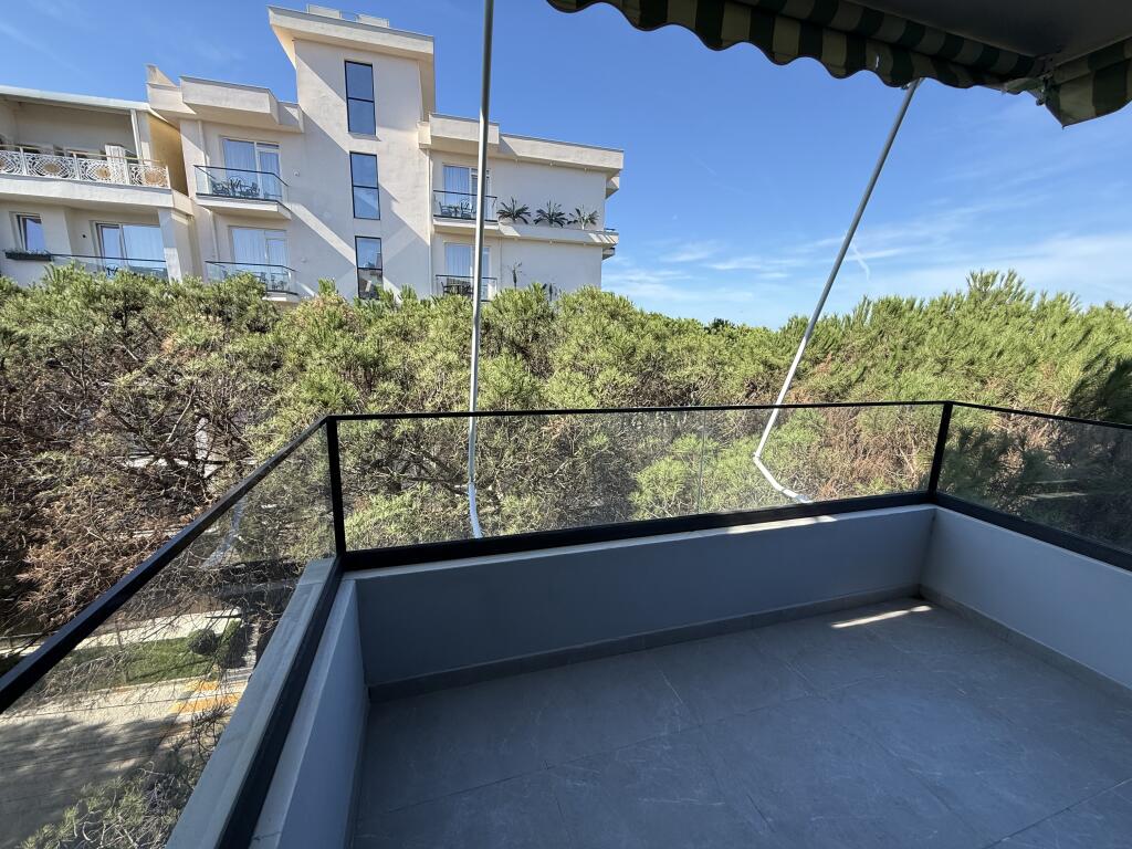 Shitet apartament me pamje deti ne golem