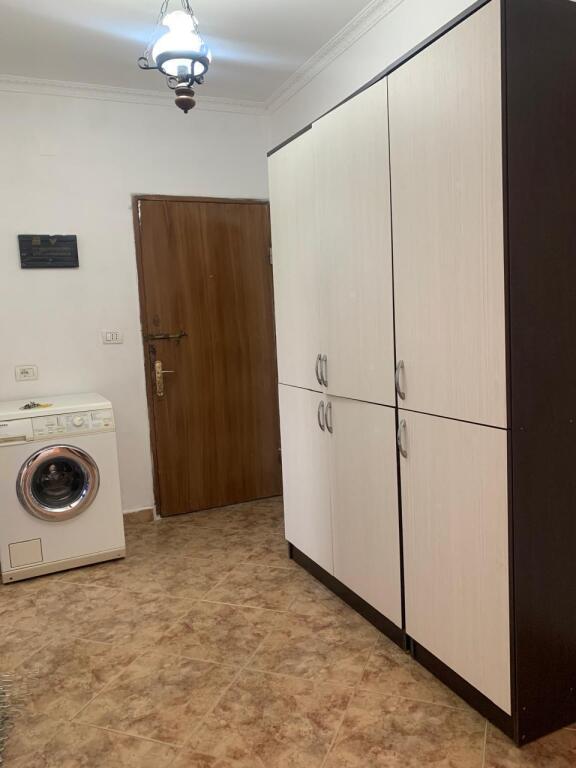 Jepet me qera apartament 1+1 | Kombinat
