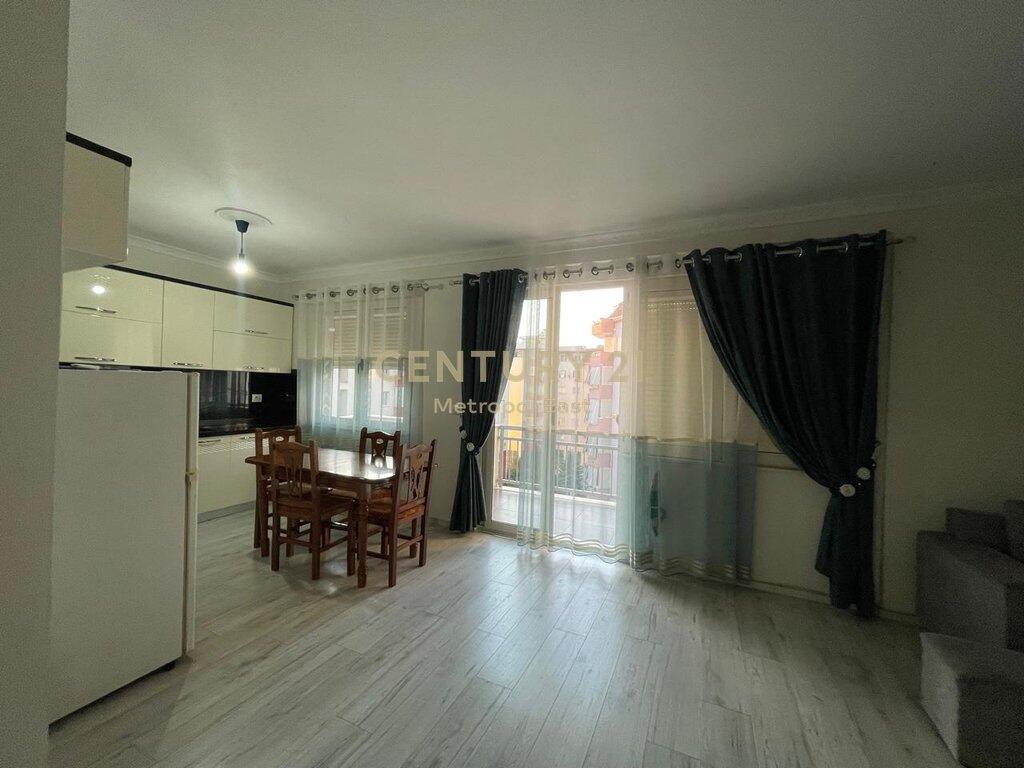 JEPET ME QIRA APARTAMENT 3+1 I MOBILUAR, NE ZONEN E FRESKUT
