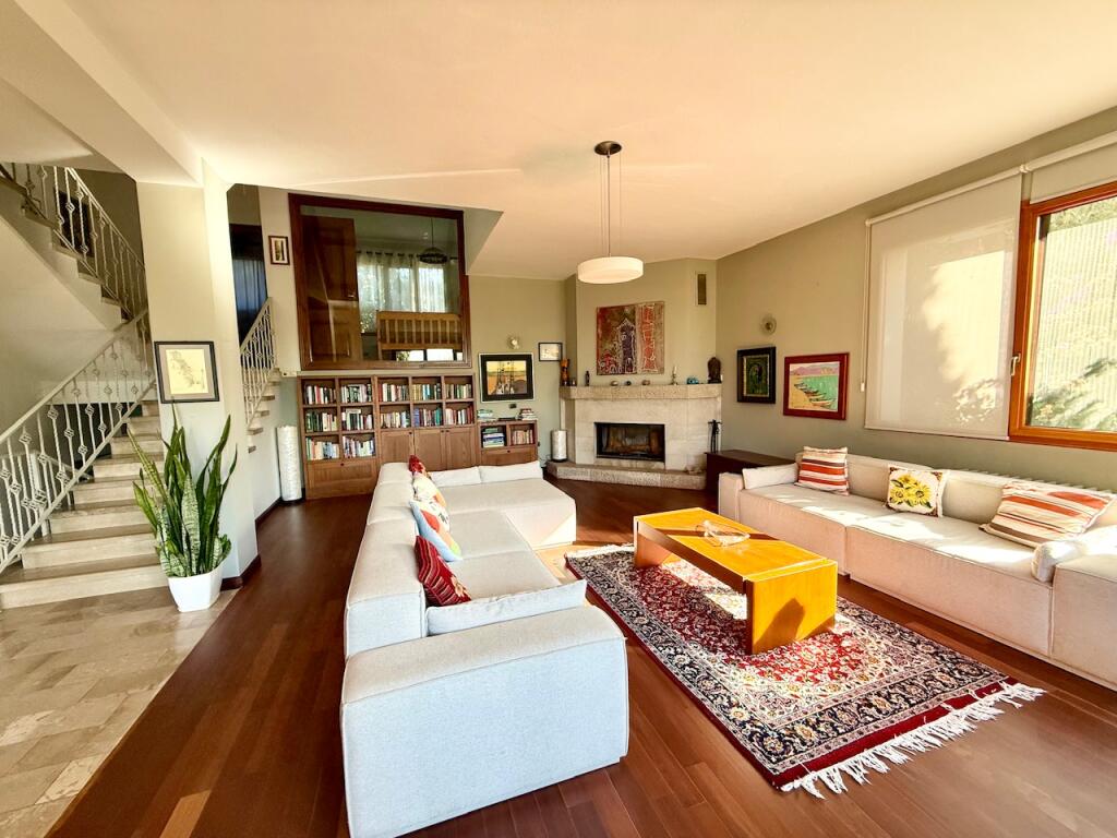 Modern villa for rent near Farka Lake