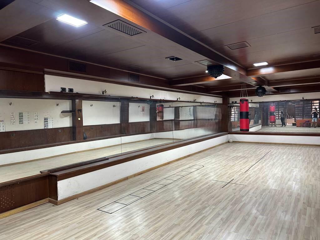 LOCALE COMMERCIALE IN AFFITTO VICINO ALLA SCUOLA BAJRAM CURRI 800 € /Mese