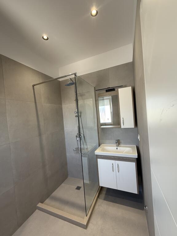 Apartment 2+1+2 with parking space on "5 Maji" street Tirana