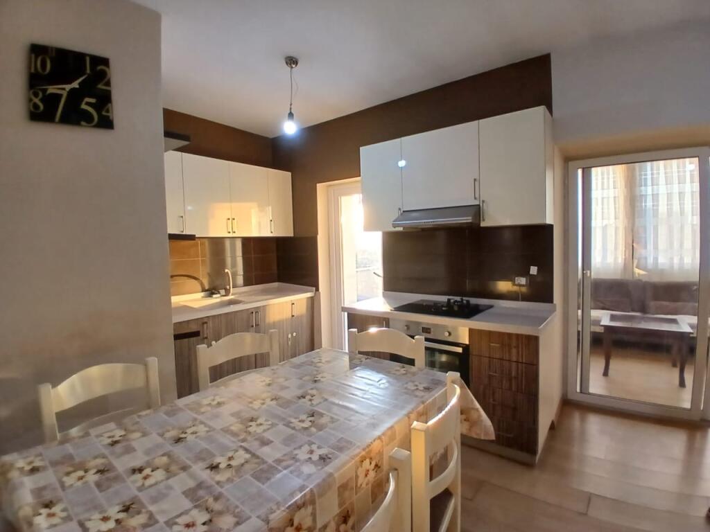 Jepet Me Qera Apartament 2+1+1 Ballkon