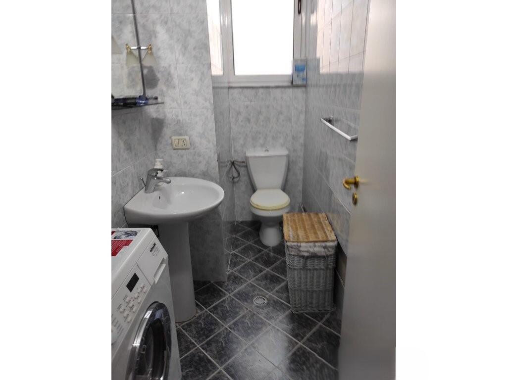 APARTAMENT 2+1+2 PER QERA PRANE QENDRES ! 800 € /Muaj