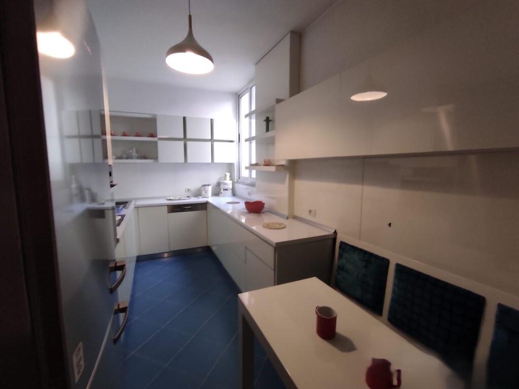 APARTAMENT 2+1+2 PER QERA PRANE QENDRES ! 800 € /Muaj