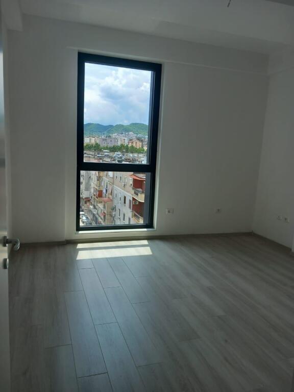 ZYRE ME QIRA MYSLYM SHYRI 900 EURO