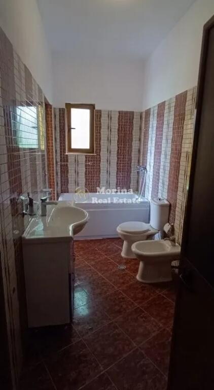 Qera Hyrje Private 3+1+2+Parkim, Ali Demi-Poligrafiku , 500 Euro/Muaj