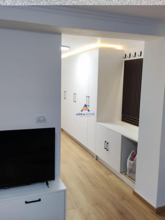 JEPET APARTAMENT ME QERA 1+1+BALLKON "PRANE RRUGES THOMA KOXHAJ,YZBERISHT" 80000 LEKE