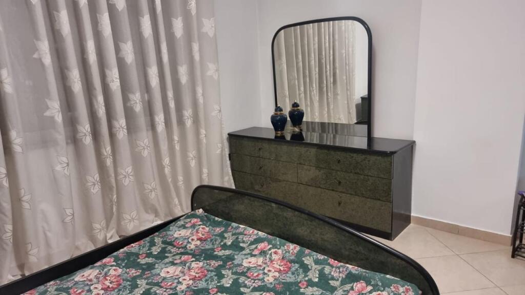 Jepet me qera Apartamenti 1+1 . rruga haxhi hysen daulliu , prane prokurorise  500 mije leke