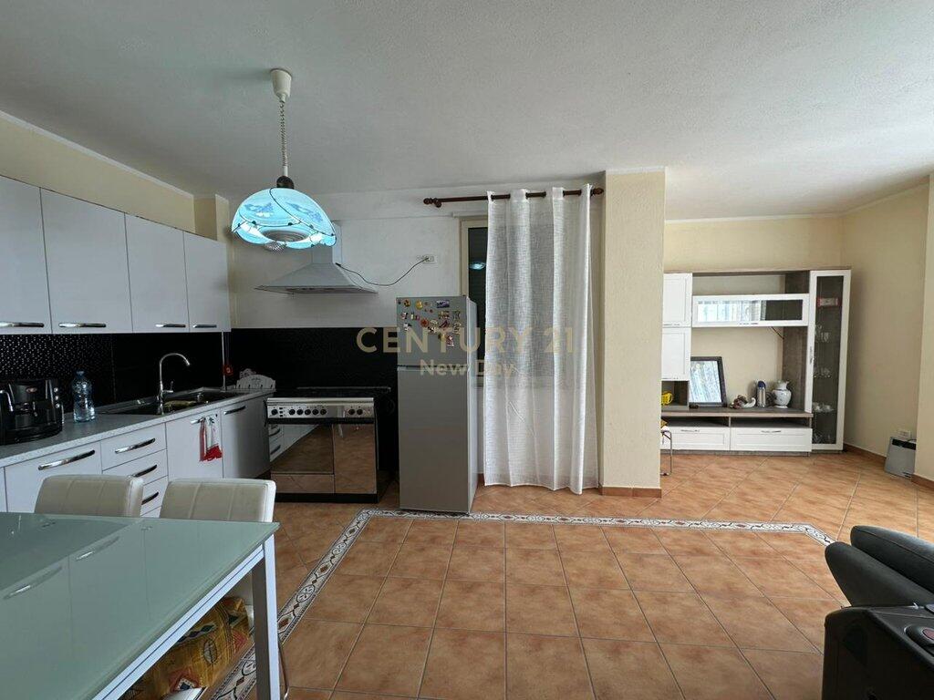 Jepet me Qira Apartament 1+1 në Qender te Durrësit 400 Euro