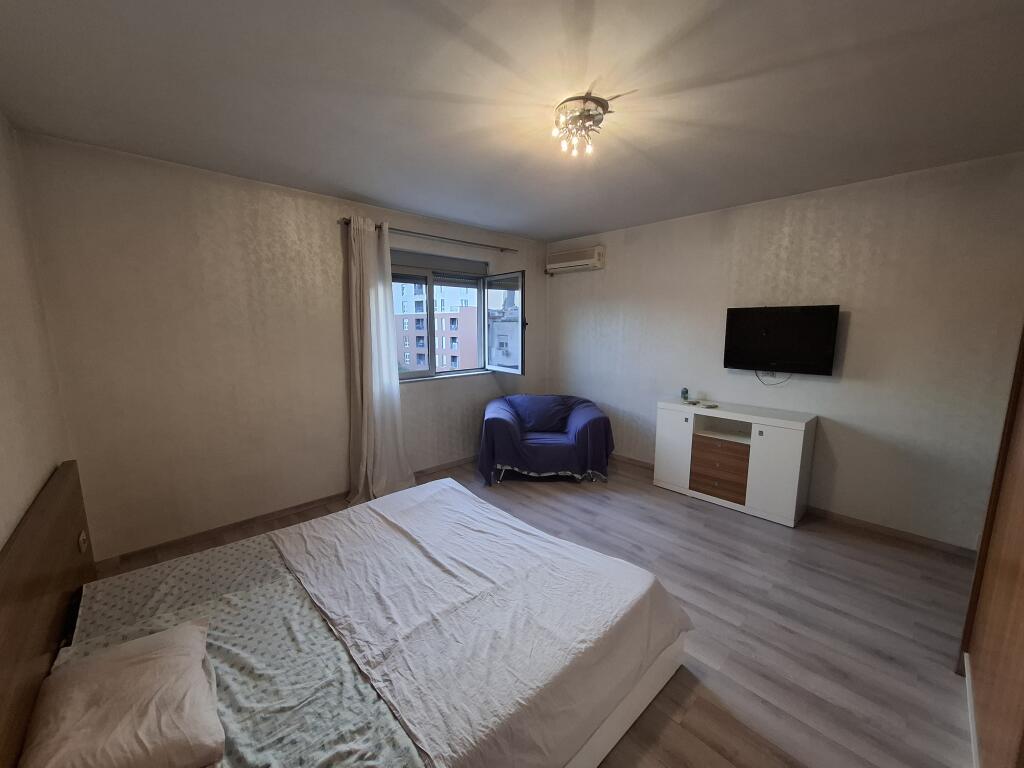 JEPET ME QERA APARTAMENT 2+1, rruga Bardhyl , Tirane