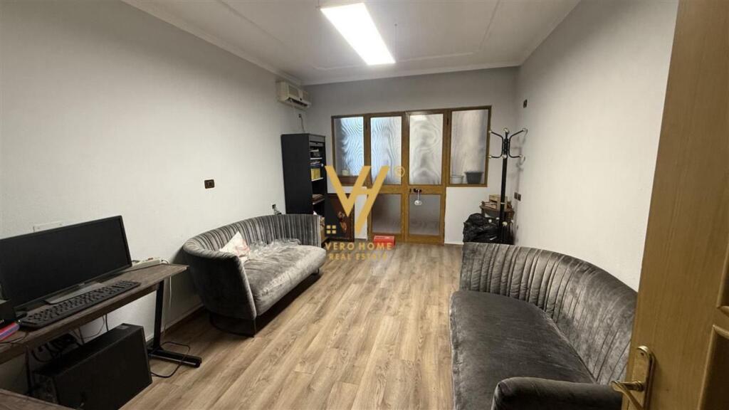 JEPET APARTAMENT 2+1 ME QERA TE GJYKATA, ISH EKSPOZITA 65.000 LEKE