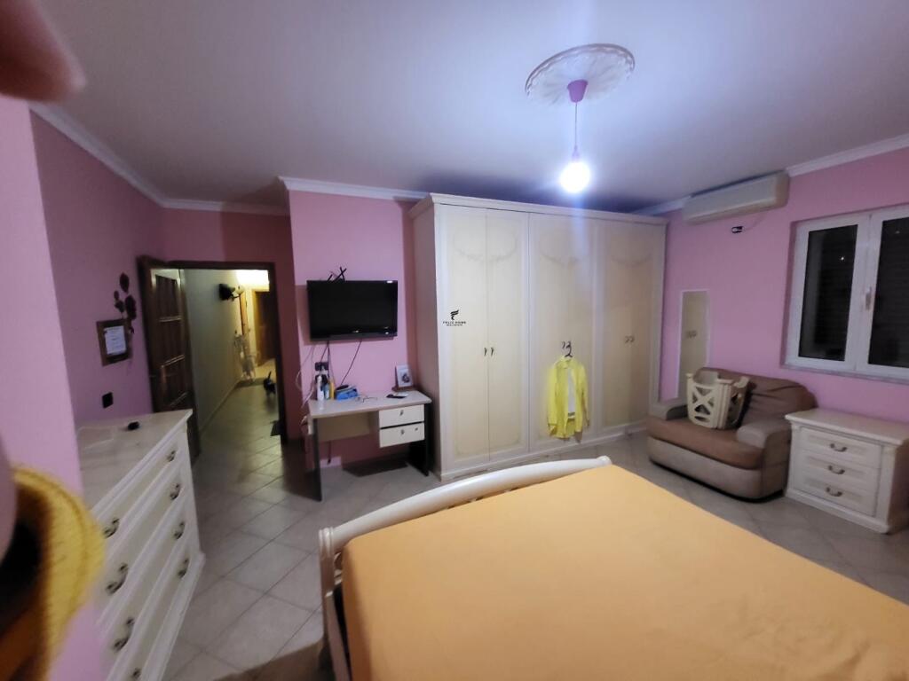 SHITET APARTAMENT 2+1 LIQEN ARTIFICIAL 300.000 EURO