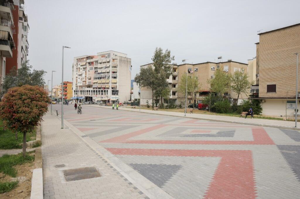 Unità commerciale in vendita nell'ex Mercato Elettrico, Tirana.