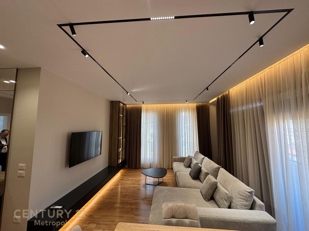 APARTAMENT LUKSOZ 2+1+2 PER QIRA, SHKOLLA E KUQE!