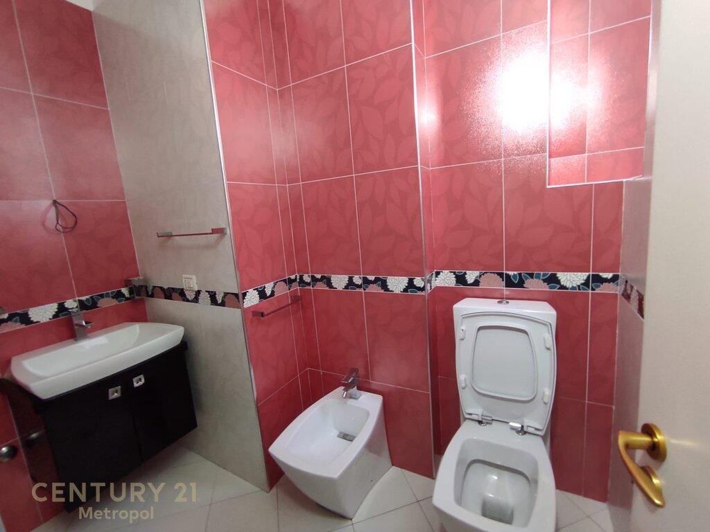 Apartament 2+1+2 me Dritë Natyrale pranë Qendrës.