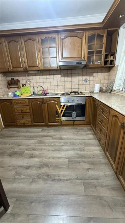 JEPET APARTAMENT 2+1 ME QERA TE GJYKATA, ISH EKSPOZITA 65.000 LEKE