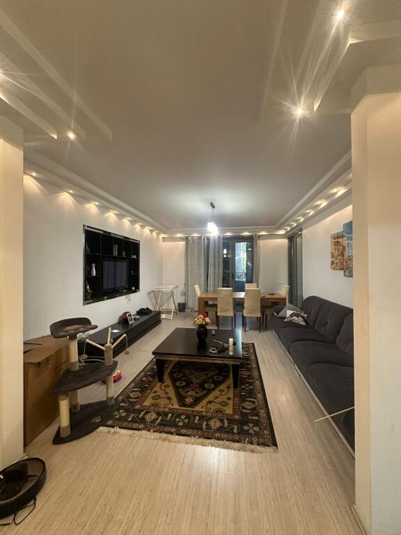 🏢 Ambient me Qira për Zyra – Rruga Fortuzi