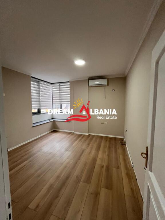 Apartament 2+1+2 me qera ne Qender prane Toptani Center (ID 42215411).
