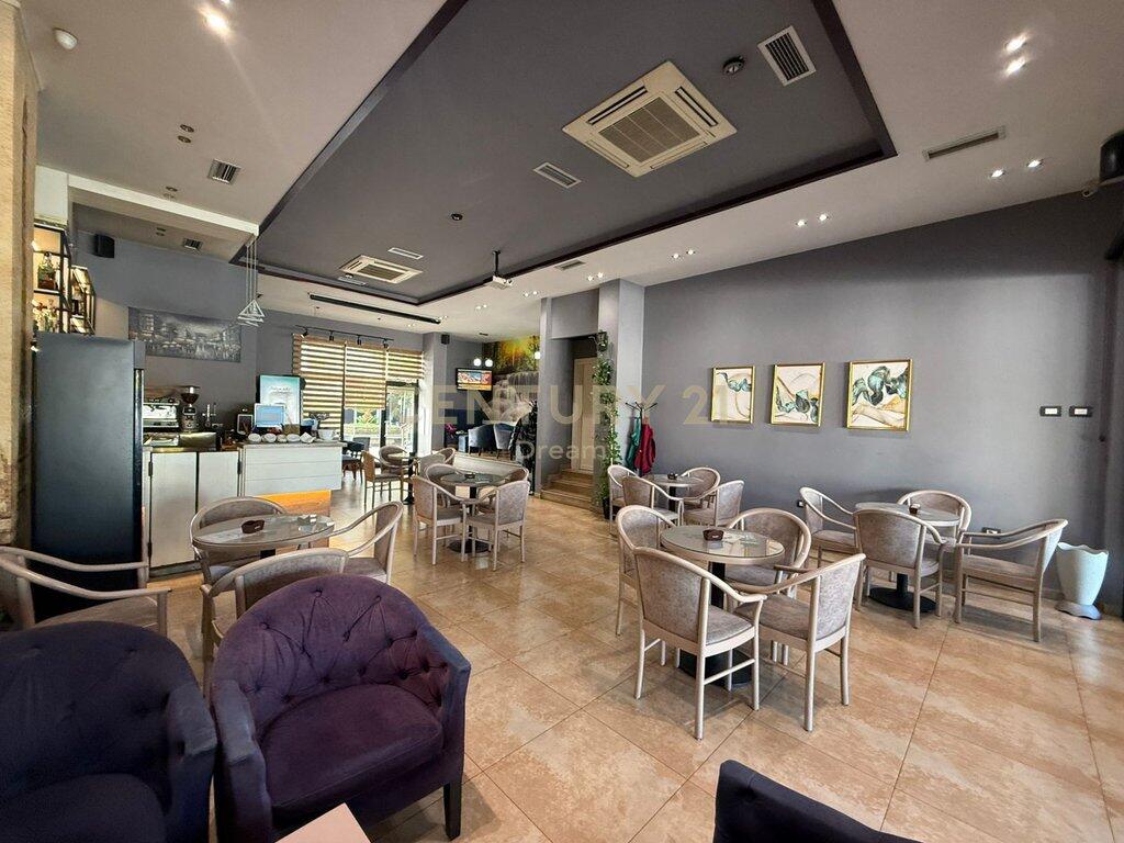 SHITET NJESI/BAR-CAFFE TEK RRUGA E DIBRES ! 310,000 €