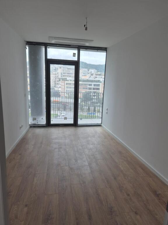 OFFICE FOR RENT 103 M2 LAKE VIEW 1,700 EURO