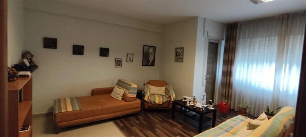 🏠 Shitet Apartament 1+1 – Komuna e Parisit