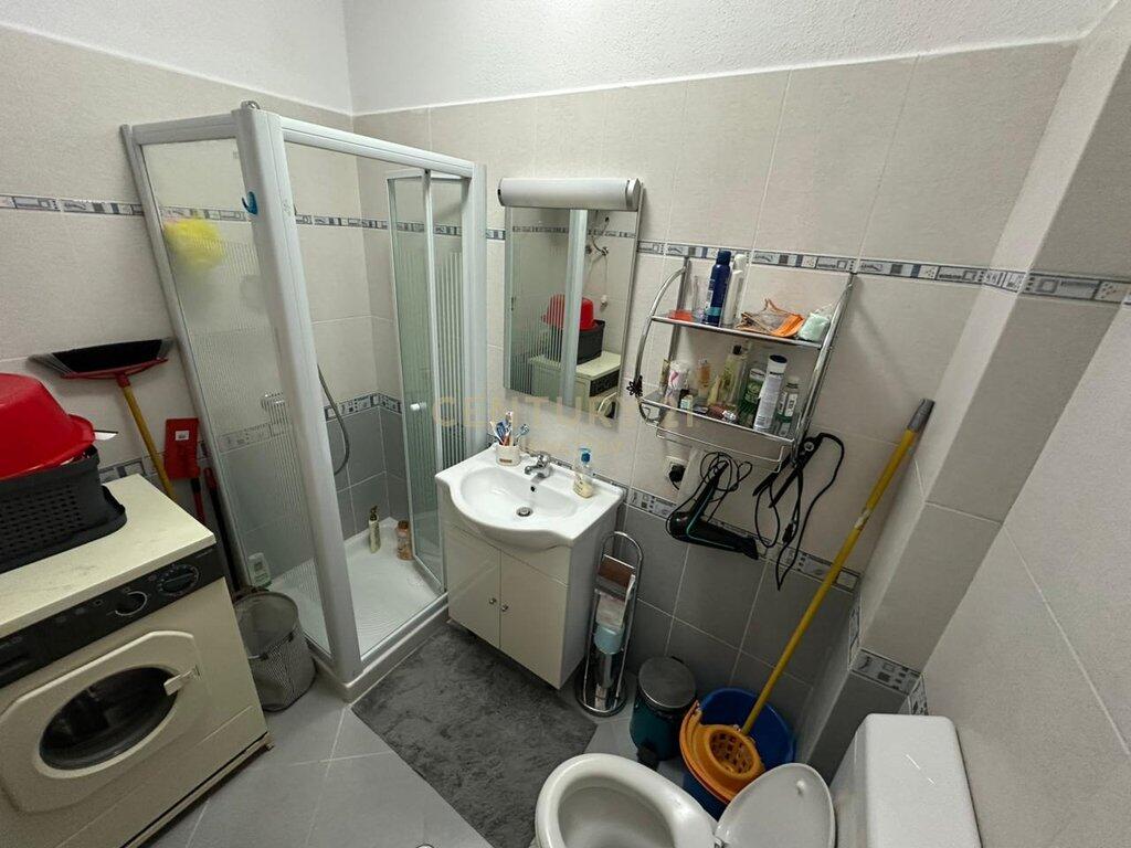 Jepet me Qira Apartament 1+1 në Qender te Durrësit 400 Euro