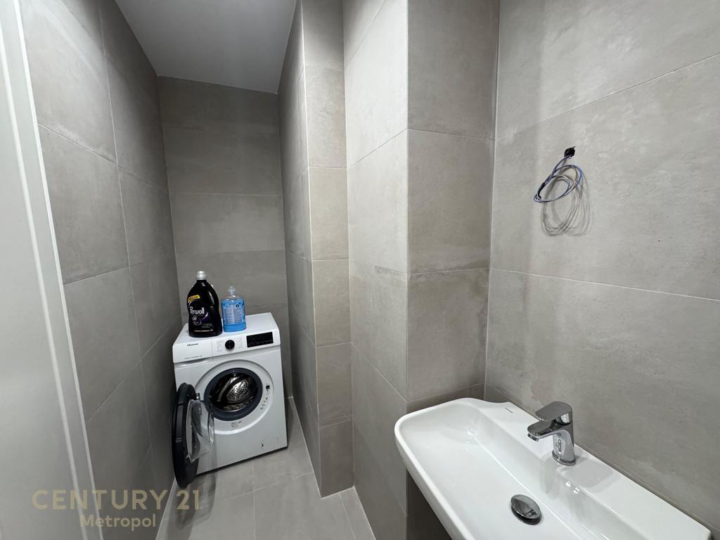 APARTAMENT LUKSOZ 2+1+2 PER QIRA, SHKOLLA E KUQE!