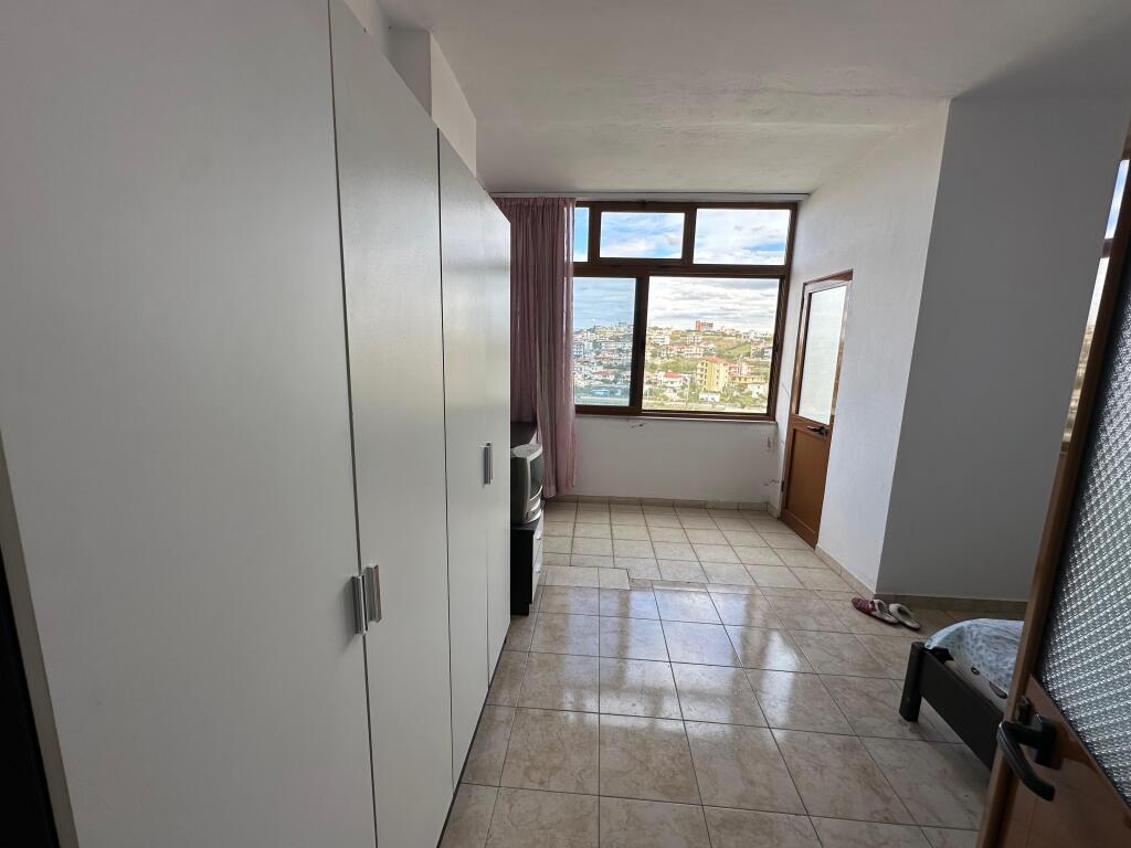 Shitet apartament 1+1 plahh iliria