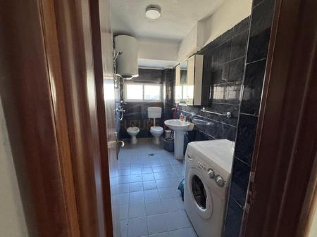 Shitet, Apartament 2+1, Oxhaku, Tiranë.