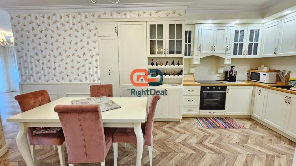 Tek Rezidenca Kodra E Diellit 2, Shitet Super Apartament 2+1, Me Pamje Nga Dajti Dhe Totalisht I Investuar !!