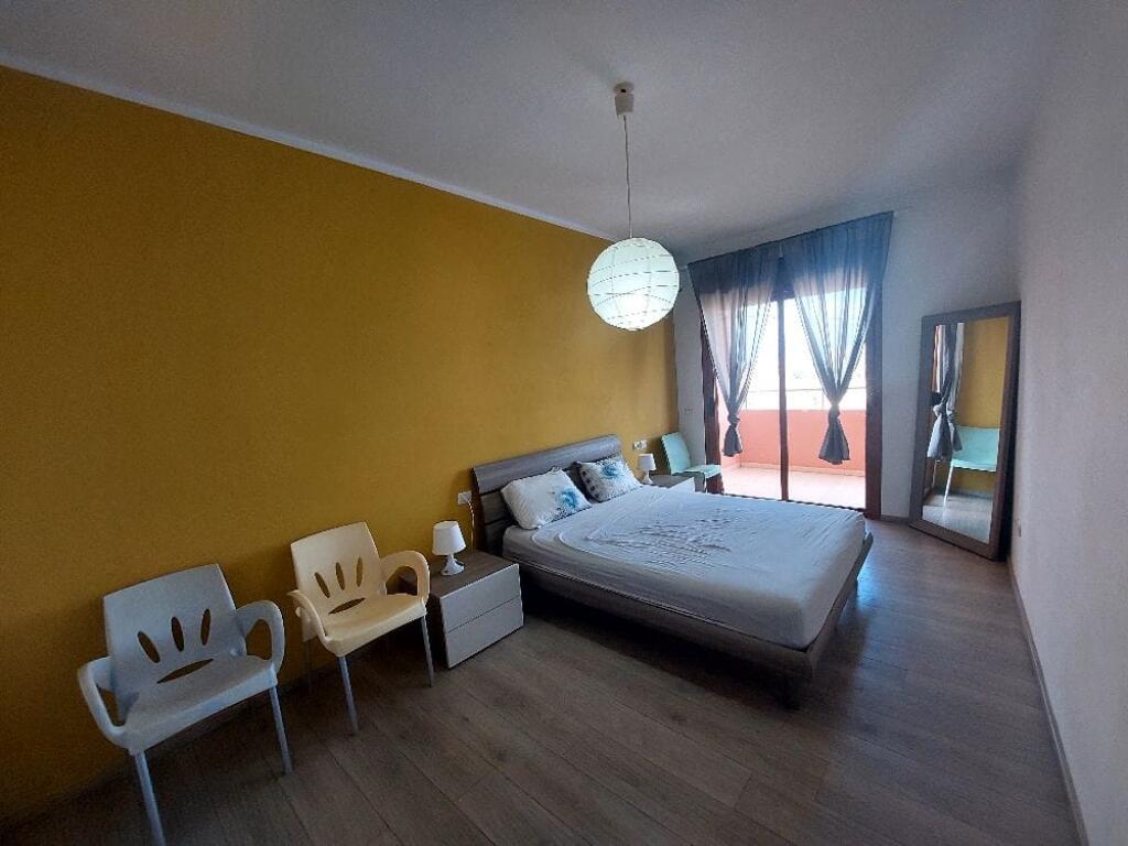 Shitet apartament 1+1 në lagjen “29 Nëntori”, pranë shkollës “Ali Demi”